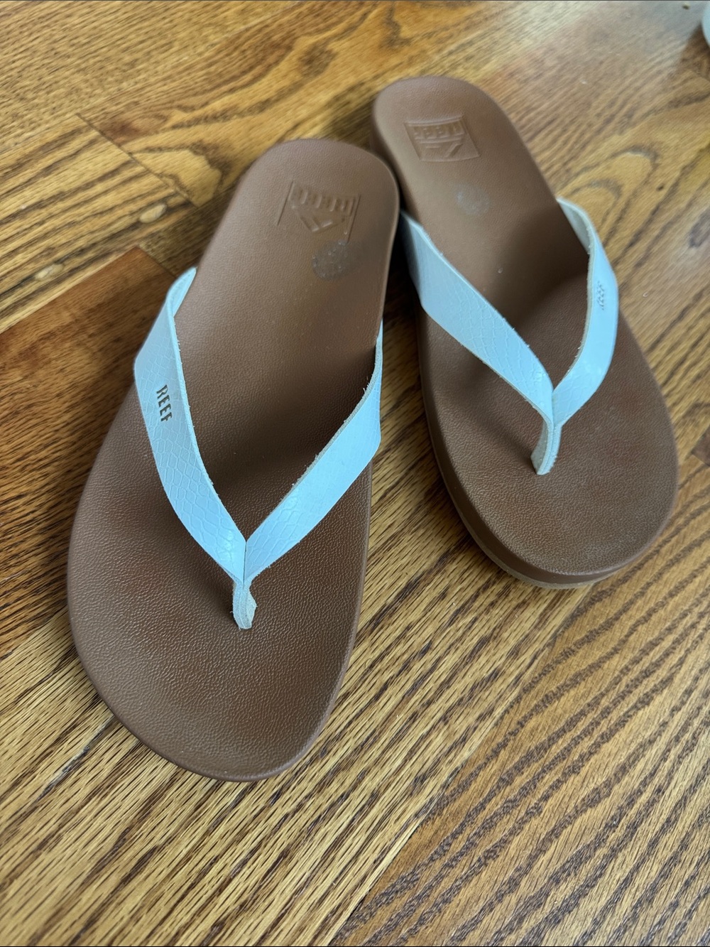 Reef Women's White Strap Flip Flops Sz 8 Tan Footbed